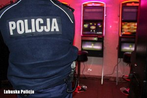 Wzmożone działania żagańskich policjantów i współpraca ze Służbą Celną w walce z automatami do gier