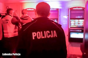 Wzmożone działania żagańskich policjantów i współpraca ze Służbą Celną w walce z automatami do gier